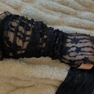 Jaded London - lace sleeves